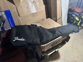 0991512000 Fender Deluxe Padded Gig Bag Guitar Case With Handles And Pockets 41 Inch X 17