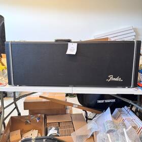 25057 Fender Classic Series Stratocaster Or Telecaster Case Mint