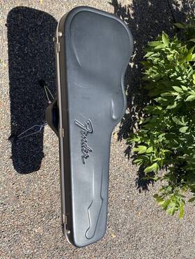 32167 Fender Vintage Black Molder Hardshell Case For Stratocaster And Telecaster Guitar