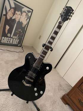 G2622 Gretsch Hollow Body Electric Guitar Black