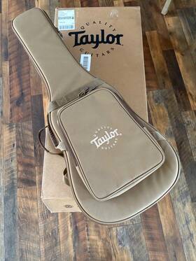 5102-60 Taylor Structured Gig Bag. For Dreadnought Grand Auditorium And 12 String